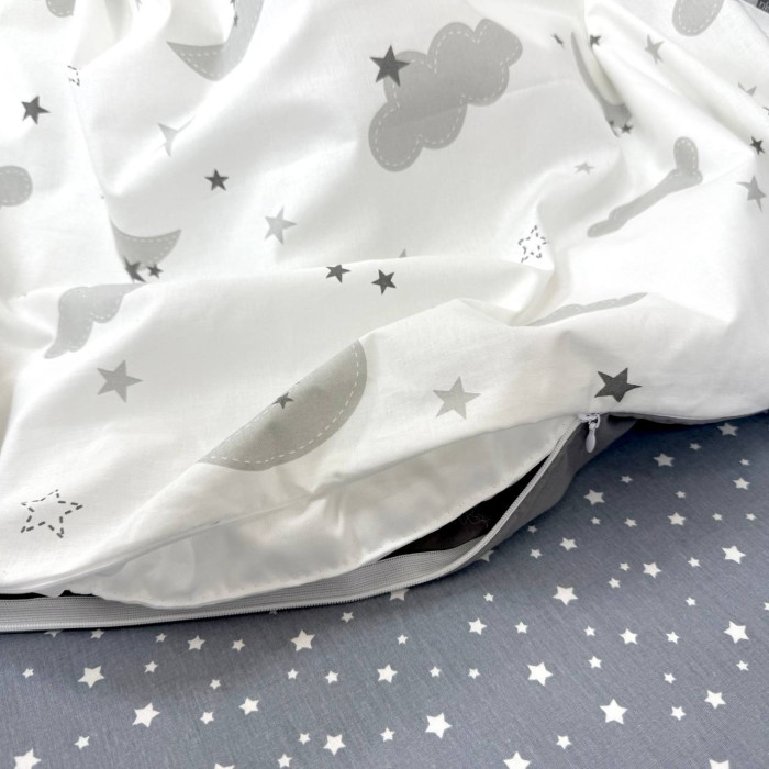 Комплект постільної білизни для новонародженого Baby Mix Хмаринки сірі з місяцем, колір сірий